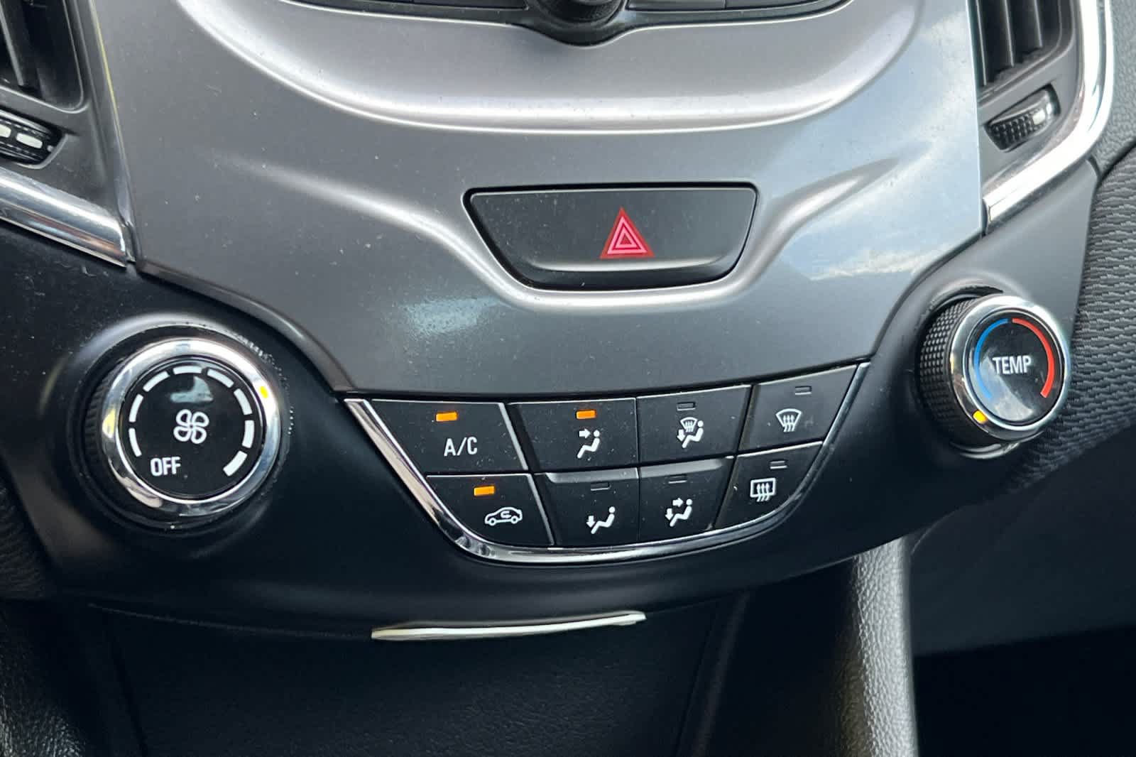 Used 2018 Chevrolet Cruze LT FWD image 20