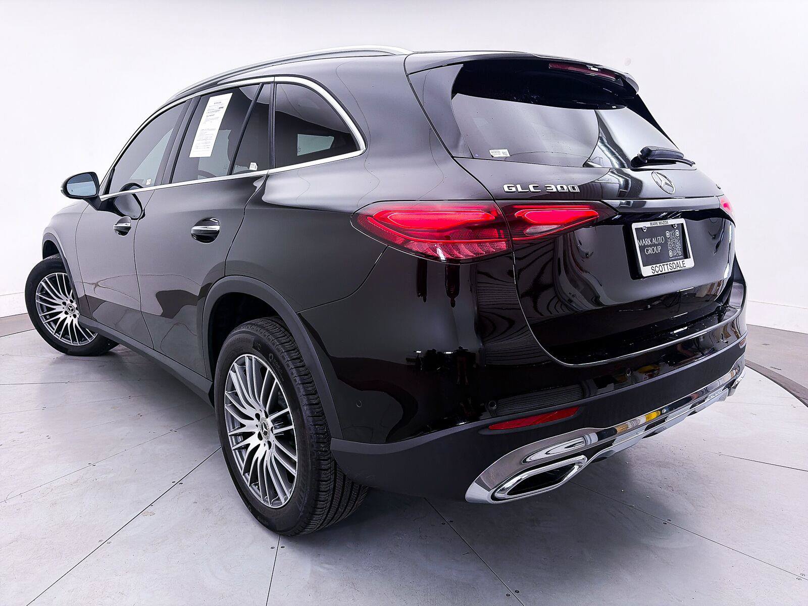 Used 2024 Mercedes-Benz GLC 300 4MATIC image 2