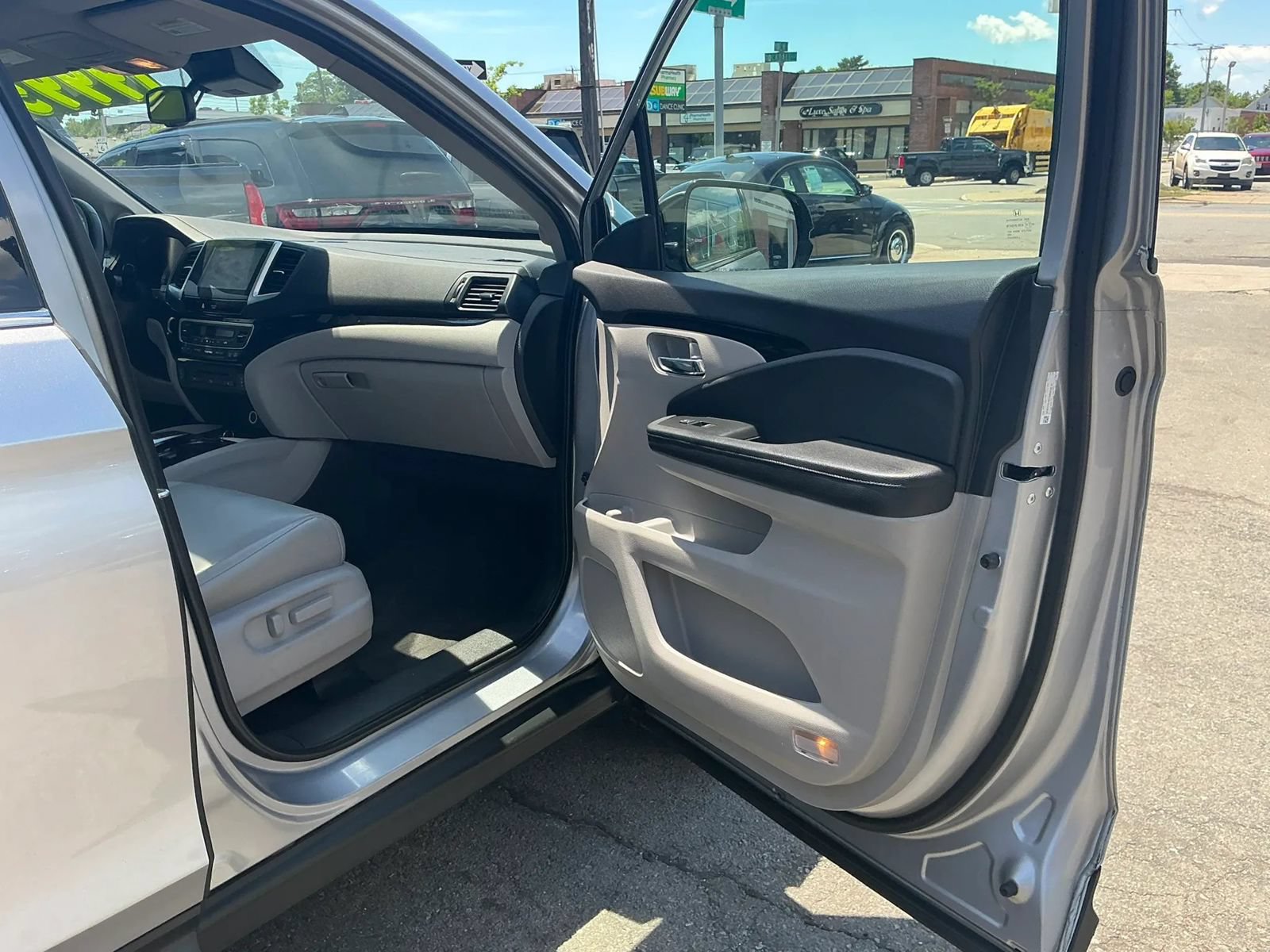 Used 2016 Honda Pilot Touring image 15