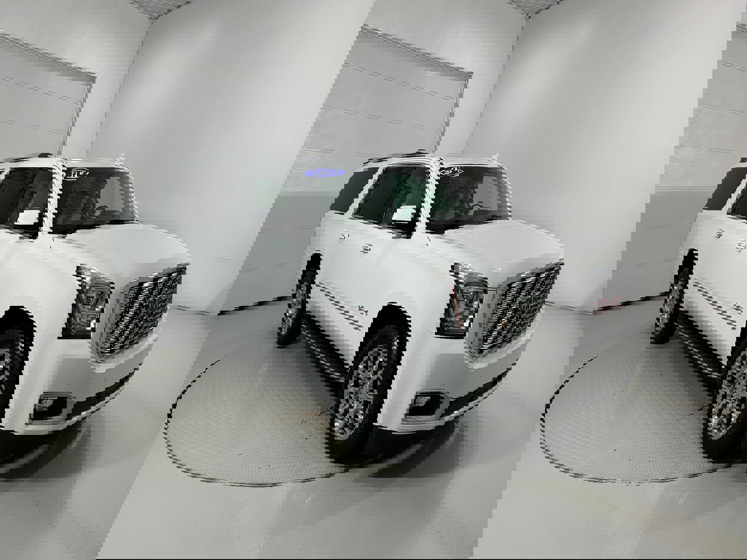 Used 2017 GMC Yukon XL Denali image 2
