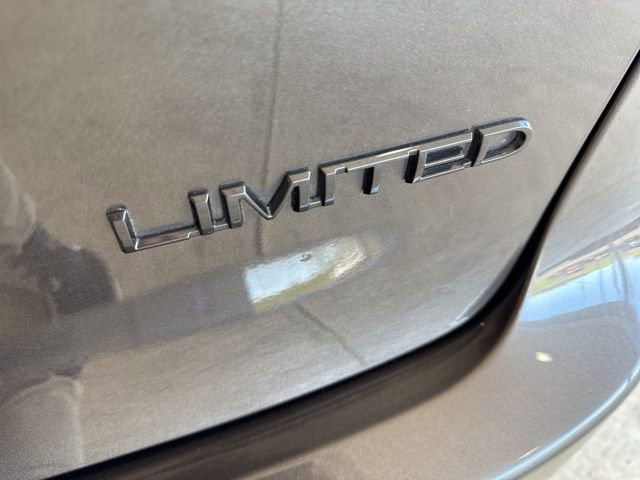 Used 2020 Chrysler Pacifica Limited w/ S Appearance Package image 36