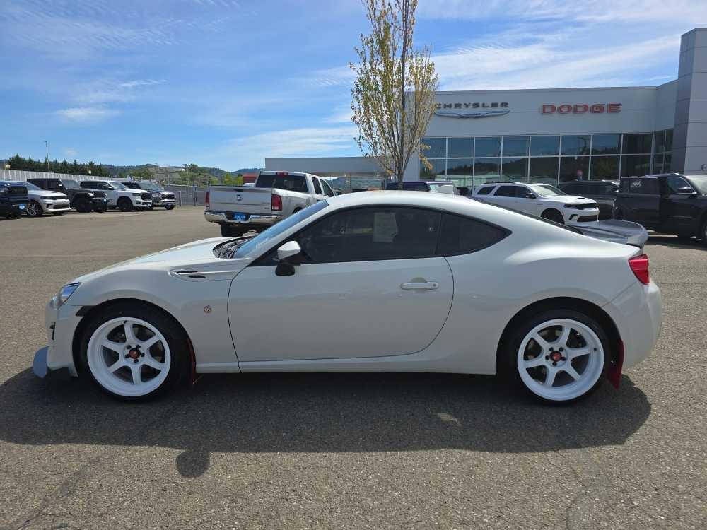 Used 2017 Toyota 86 image 2