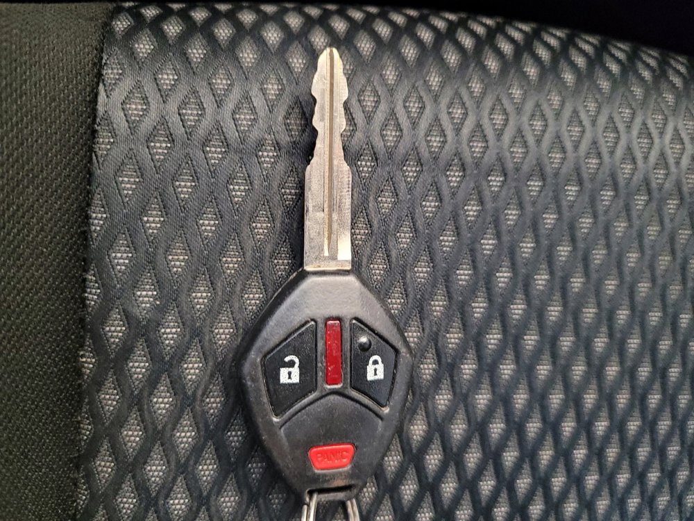 Used 2016 Mitsubishi Outlander ES image 32