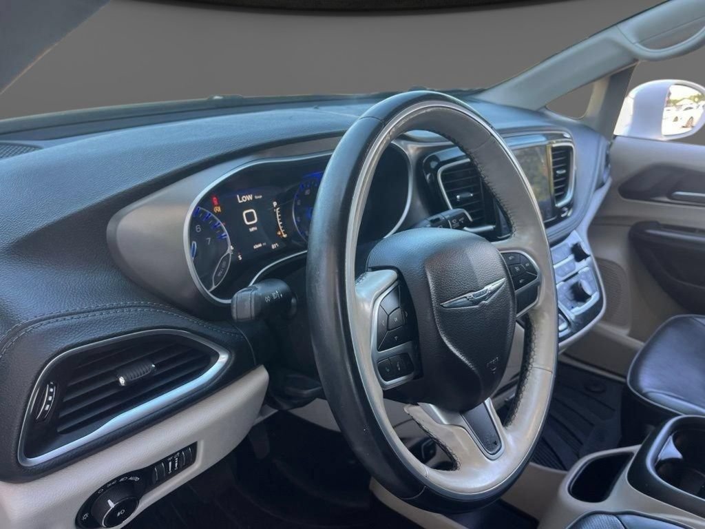 Used 2019 Chrysler Pacifica Limited FWD image 9