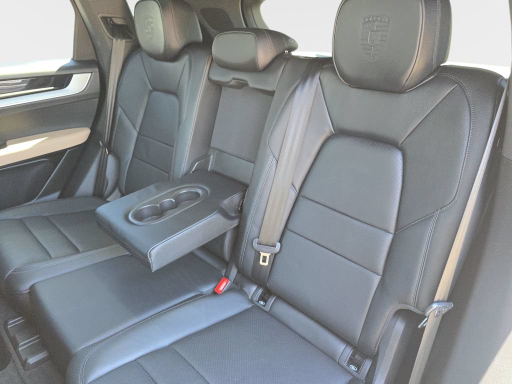 Used 2024 Porsche Cayenne AWD/4WD image 17