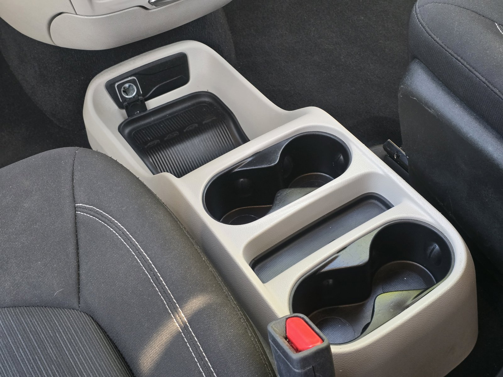 Used 2022 Chrysler Voyager LX FWD image 16