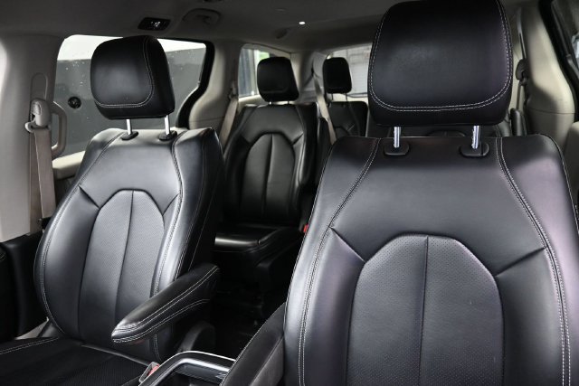 Used 2024 Chrysler Pacifica Limited FWD image 14