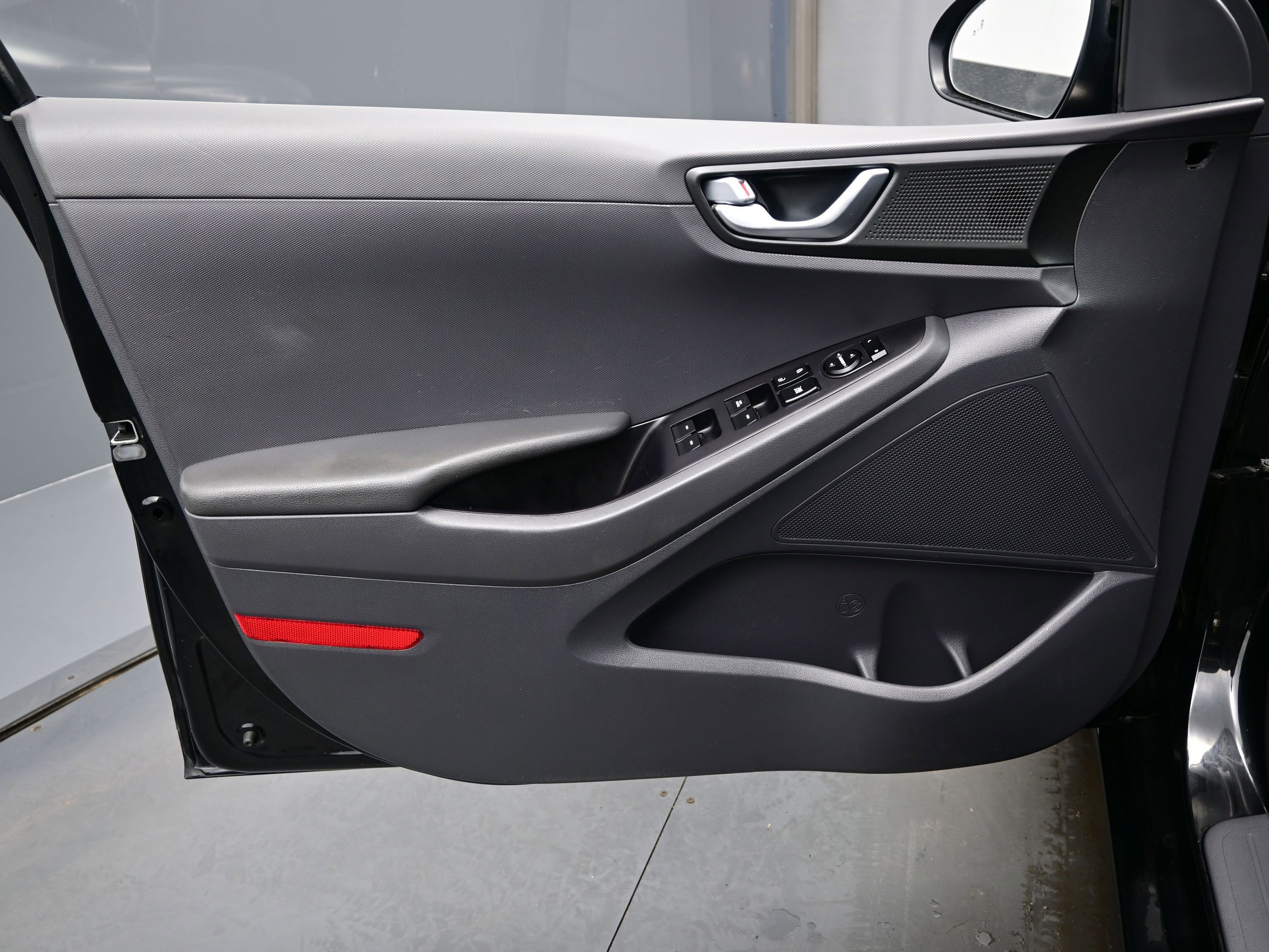 Used 2019 Hyundai Ioniq SEL FWD image 9