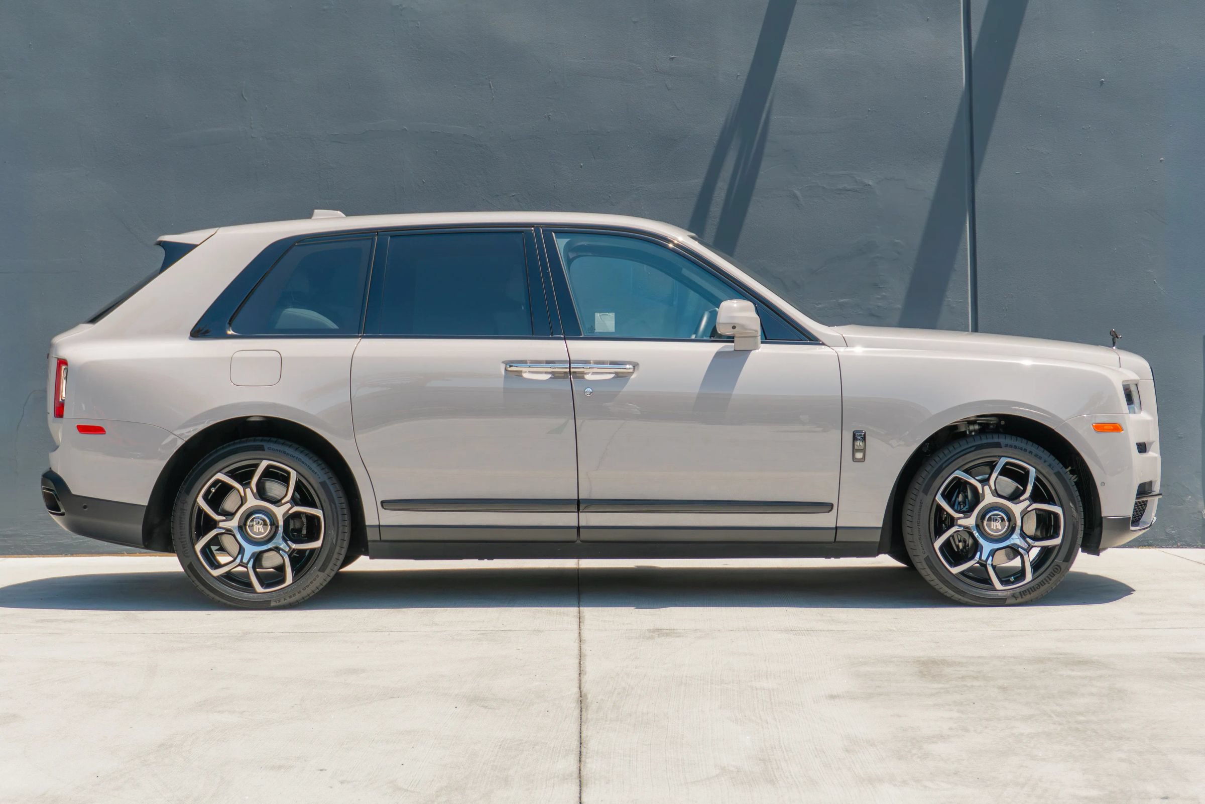 Used 2024 Rolls-Royce Cullinan Black Badge AWD/4WD image 6