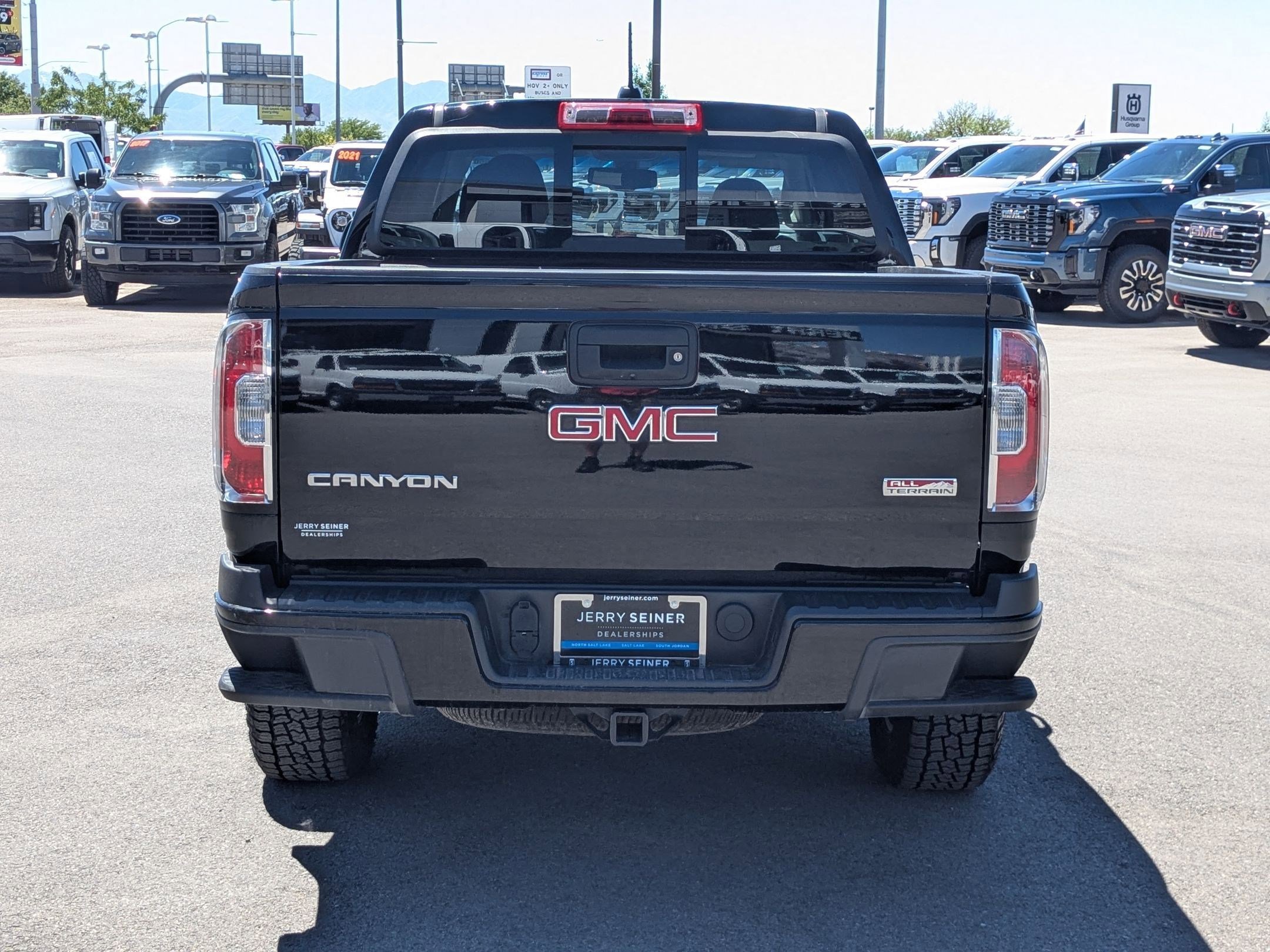 Used 2015 GMC Canyon SLE w/ All-Terrain Package AWD/4WD image 4