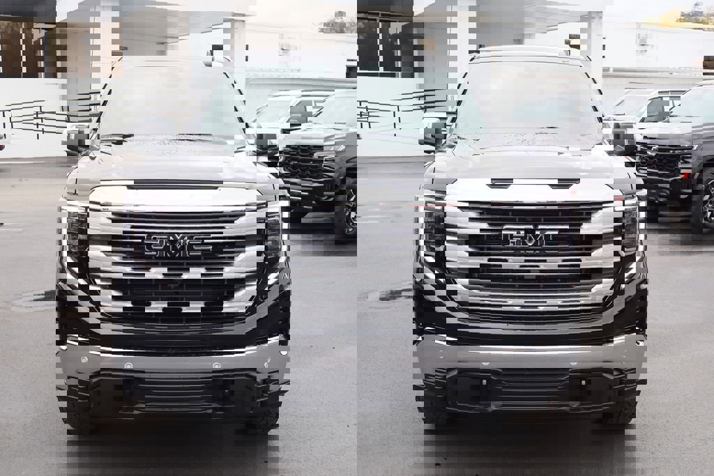 New 2026 GMC Sierra 1500 SLE image 2
