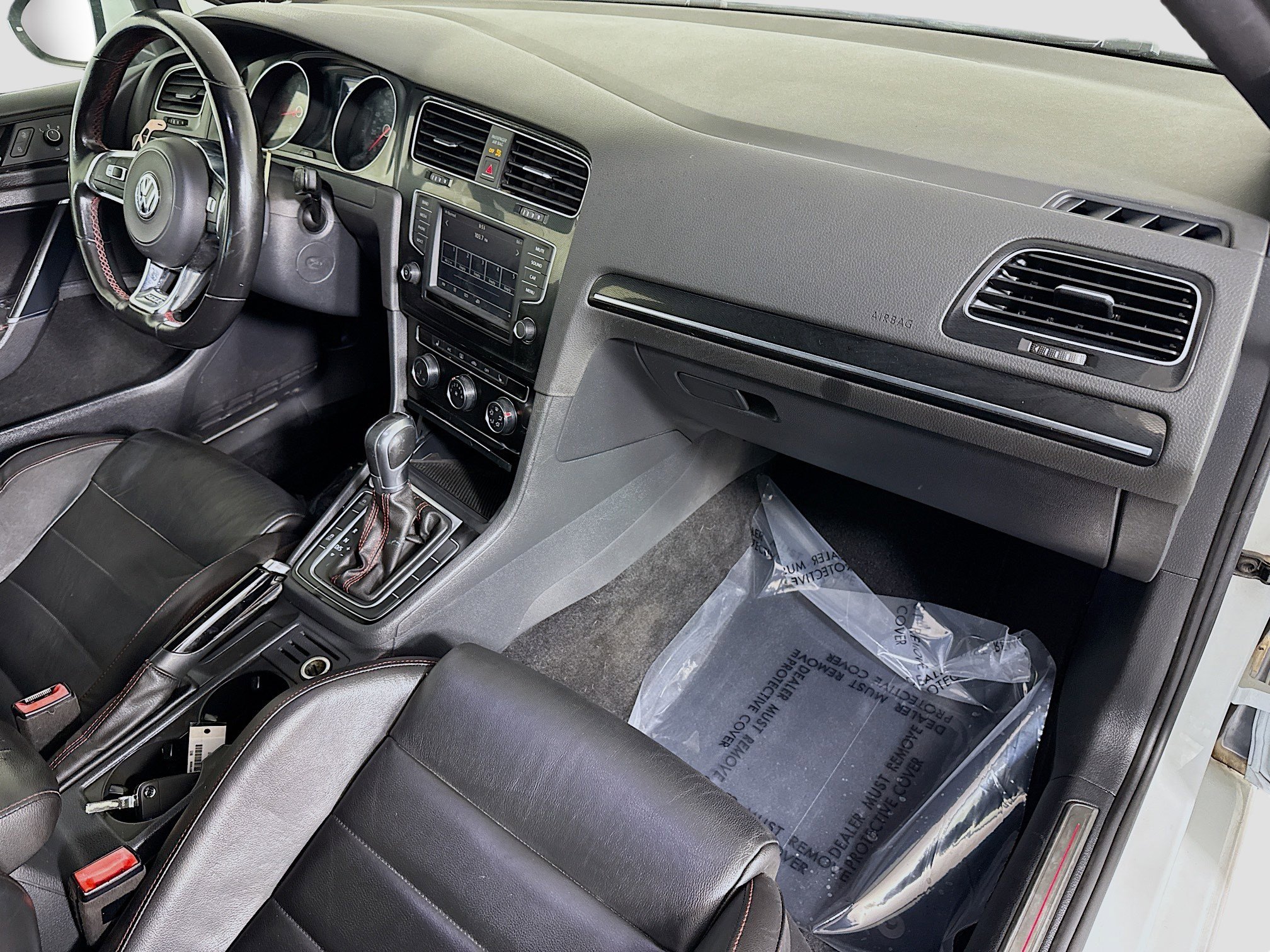 Used 2017 Volkswagen GTI SE image 30