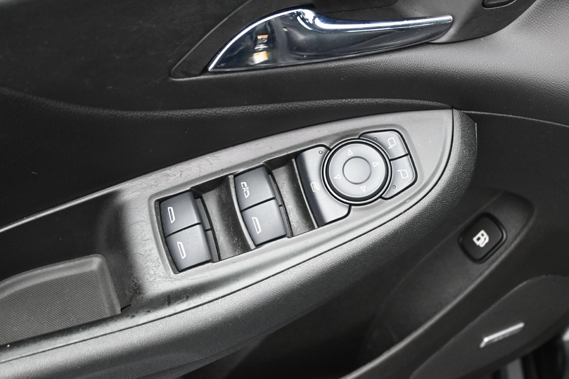 Used 2017 Chevrolet Volt Premier FWD image 17