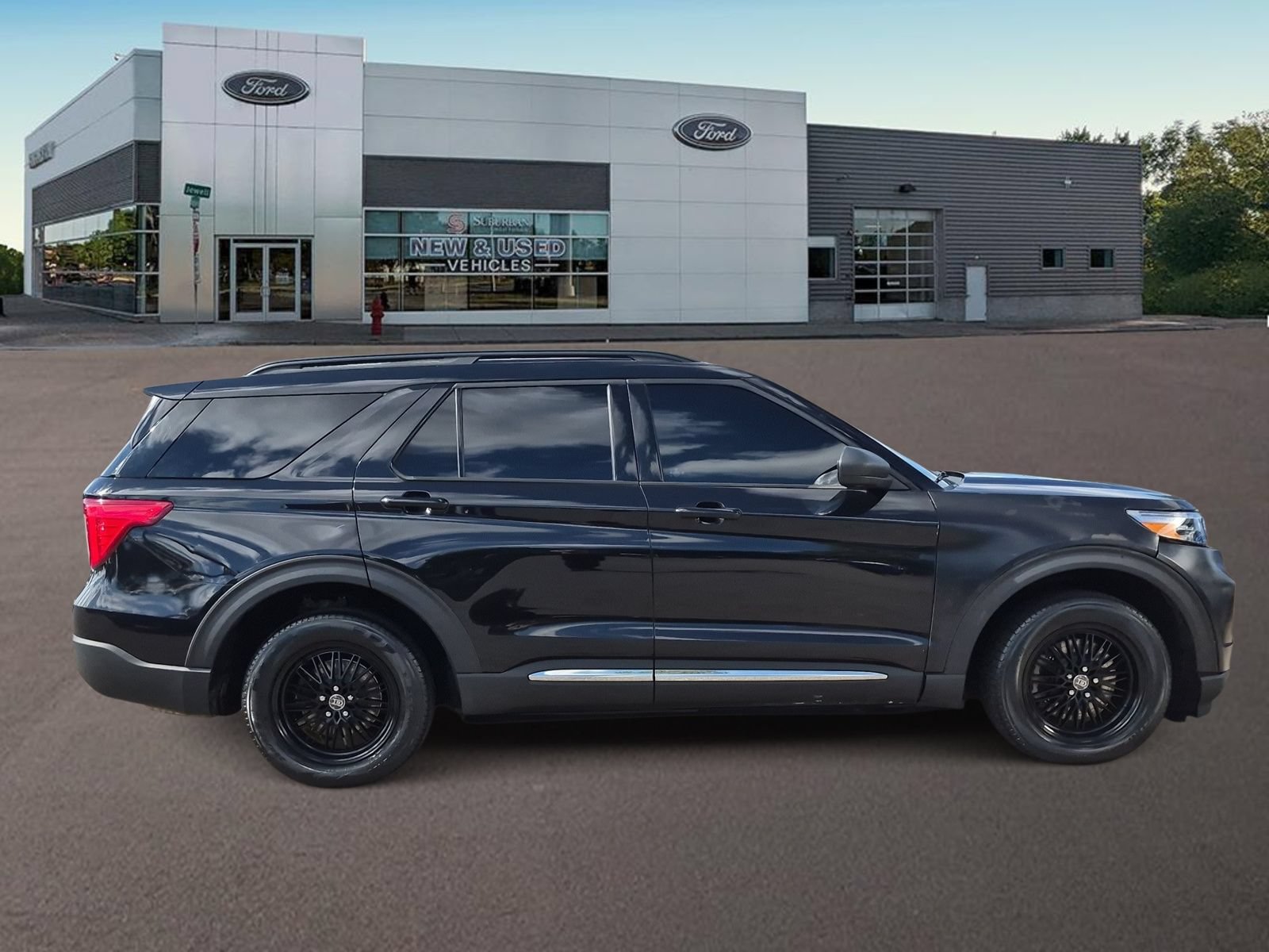 Used 2020 Ford Explorer XLT w/ Equipment Group 202A AWD/4WD image 10
