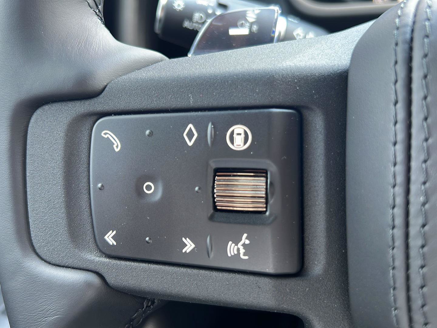 New 2026 Land Rover Defender 110 OCTA AWD/4WD image 15