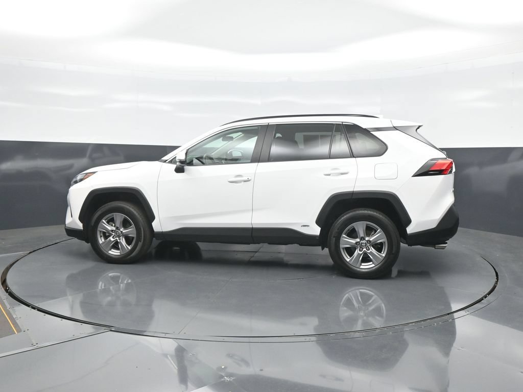 Used 2025 Toyota RAV4 XLE AWD/4WD image 4