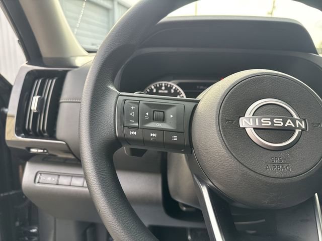 Used 2024 Nissan Pathfinder S image 17