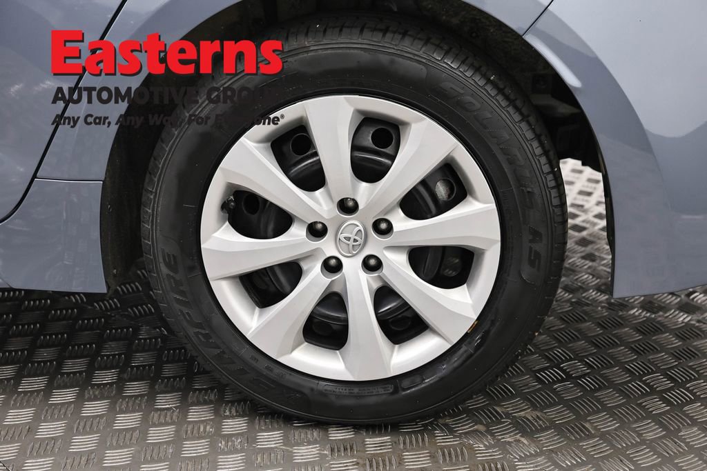Used 2022 Toyota Corolla LE FWD image 32