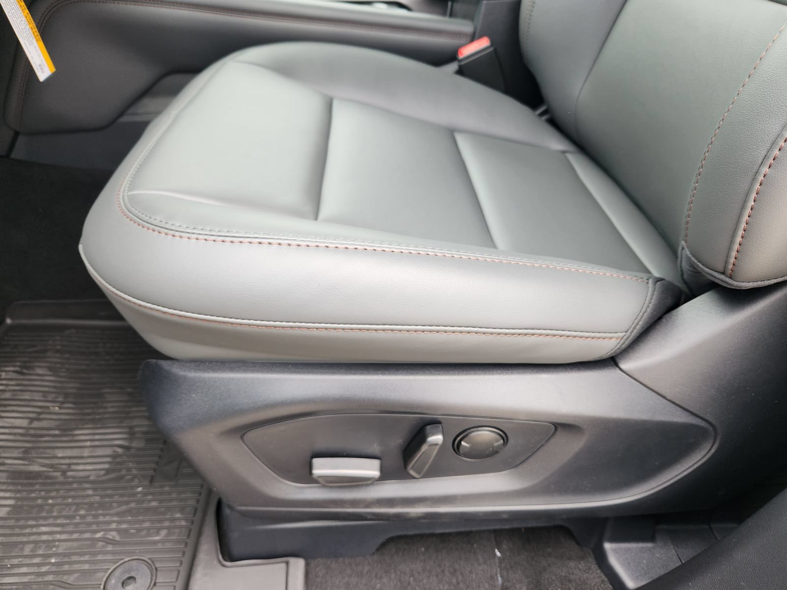 New 2026 Ford Explorer Active w/ Active Comfort Package RWD image 23