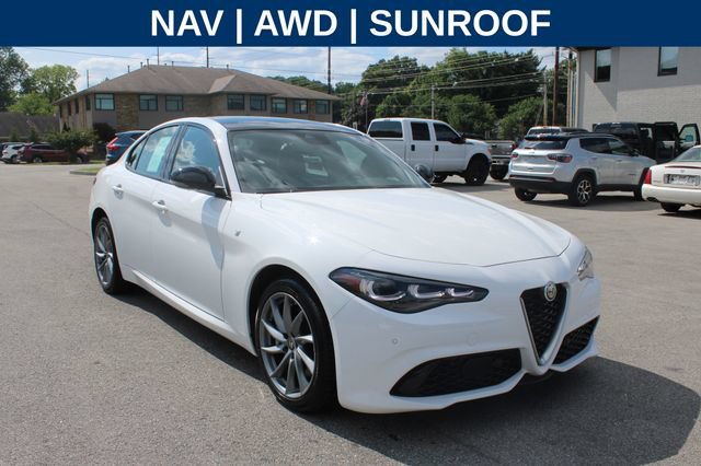 Used 2024 Alfa Romeo Giulia Ti w/ Active Assist Plus Package AWD/4WD image 2