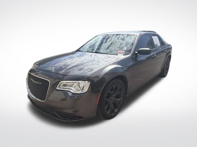Used 2020 Chrysler 300 Touring w/ Sport Appearance Package RWD image 8