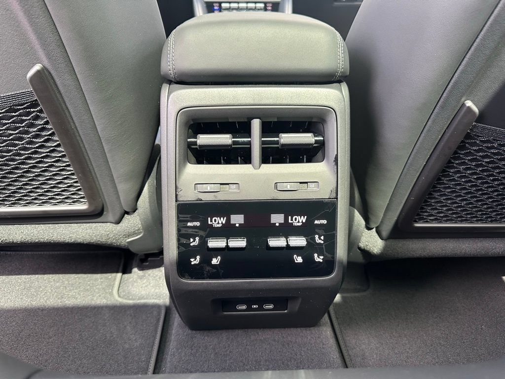 Used 2026 Porsche Macan Electric RWD image 39