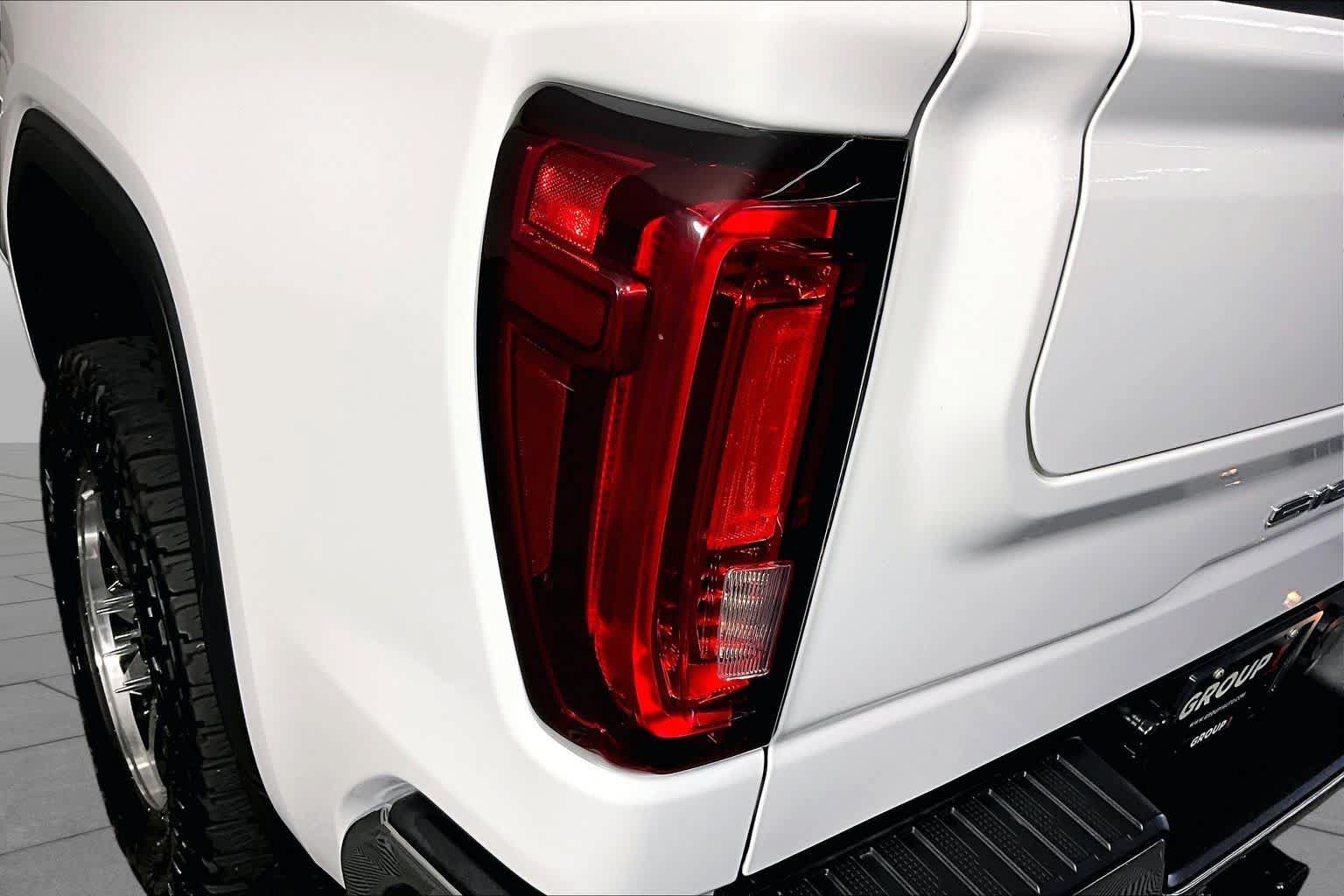 Used 2022 GMC Sierra 1500 SLT w/ SLT Convenience Package AWD/4WD image 27