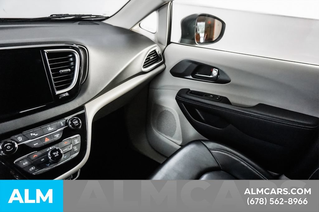 Used 2023 Chrysler Pacifica Touring-L FWD image 34