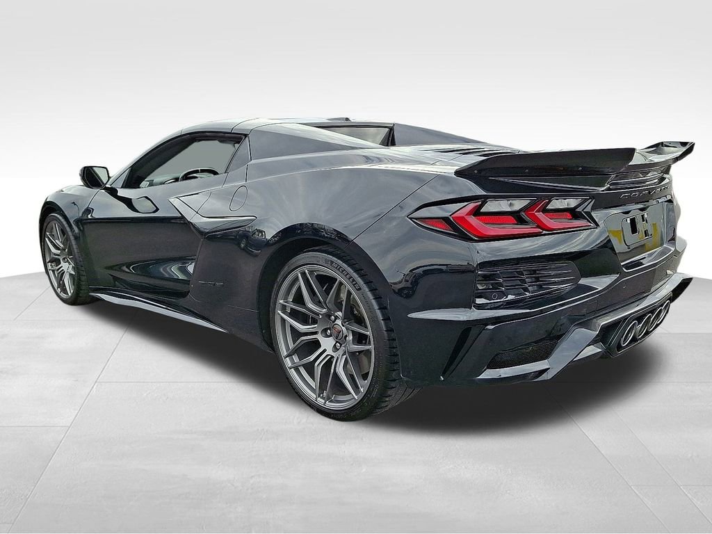 Used 2025 Chevrolet Corvette Z06 RWD image 4