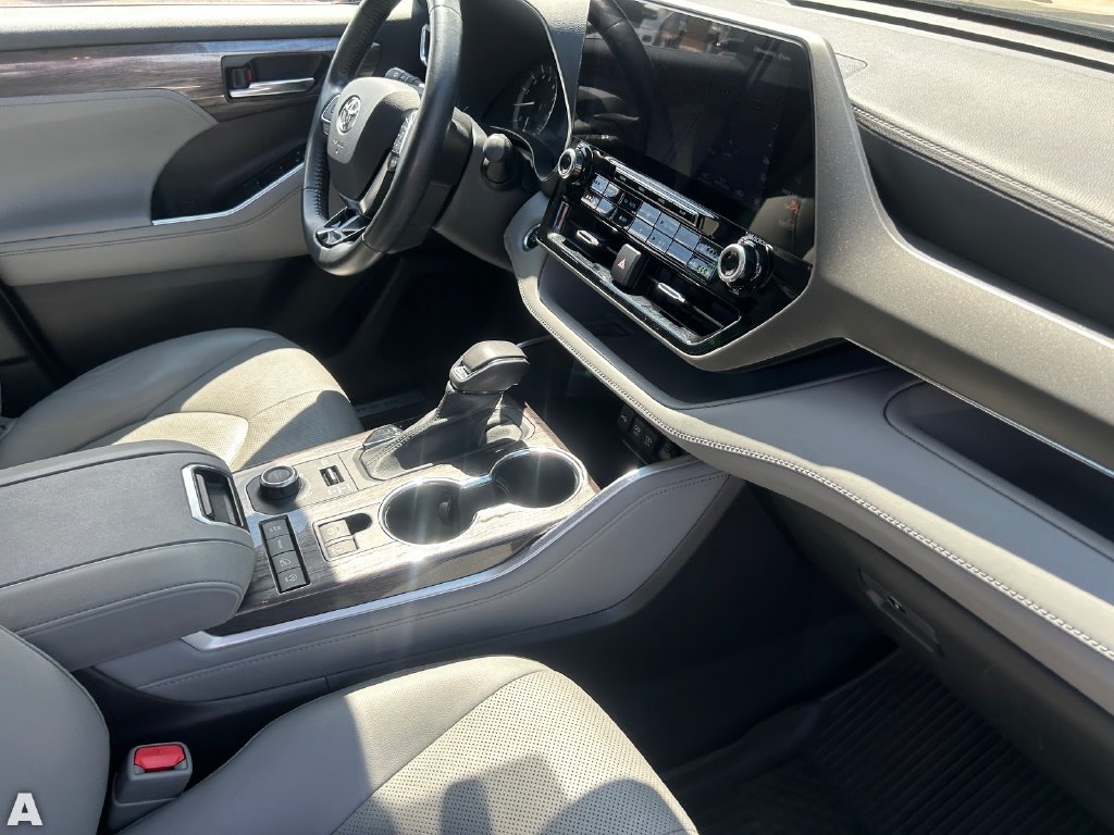 Used 2021 Toyota Highlander Limited AWD/4WD image 13