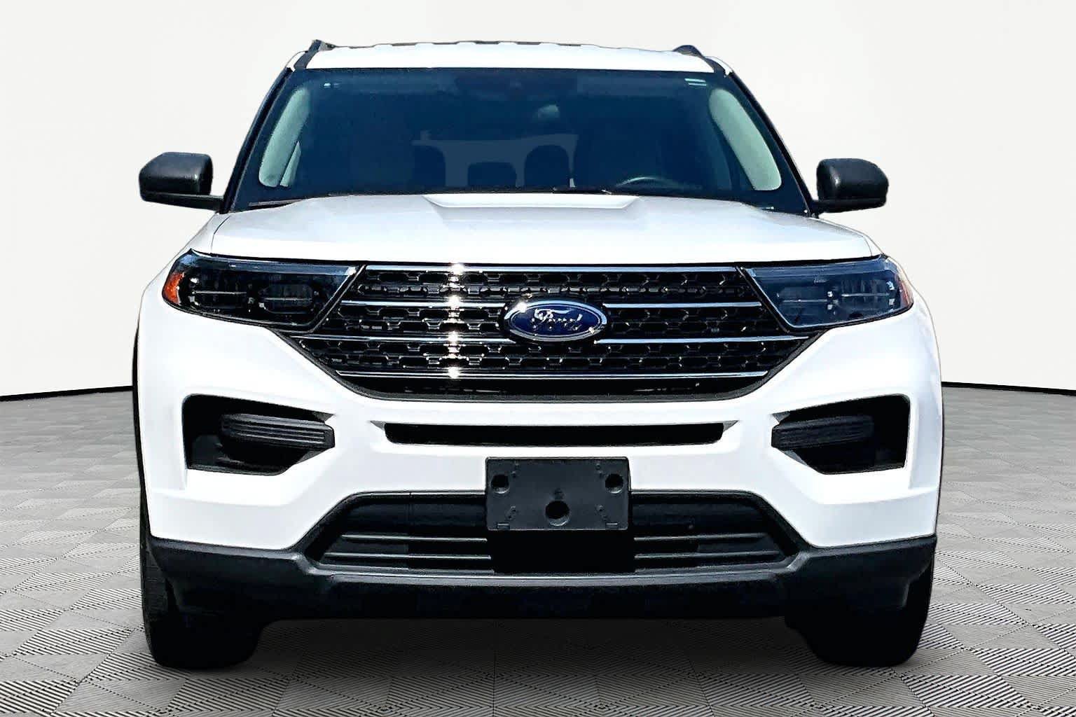 Used 2024 Ford Explorer XLT AWD/4WD image 4