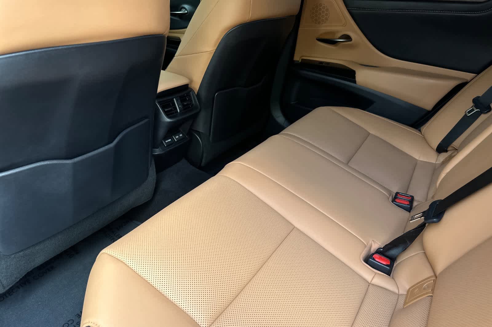Used 2022 Lexus ES 300h w/ Premium Package FWD image 4