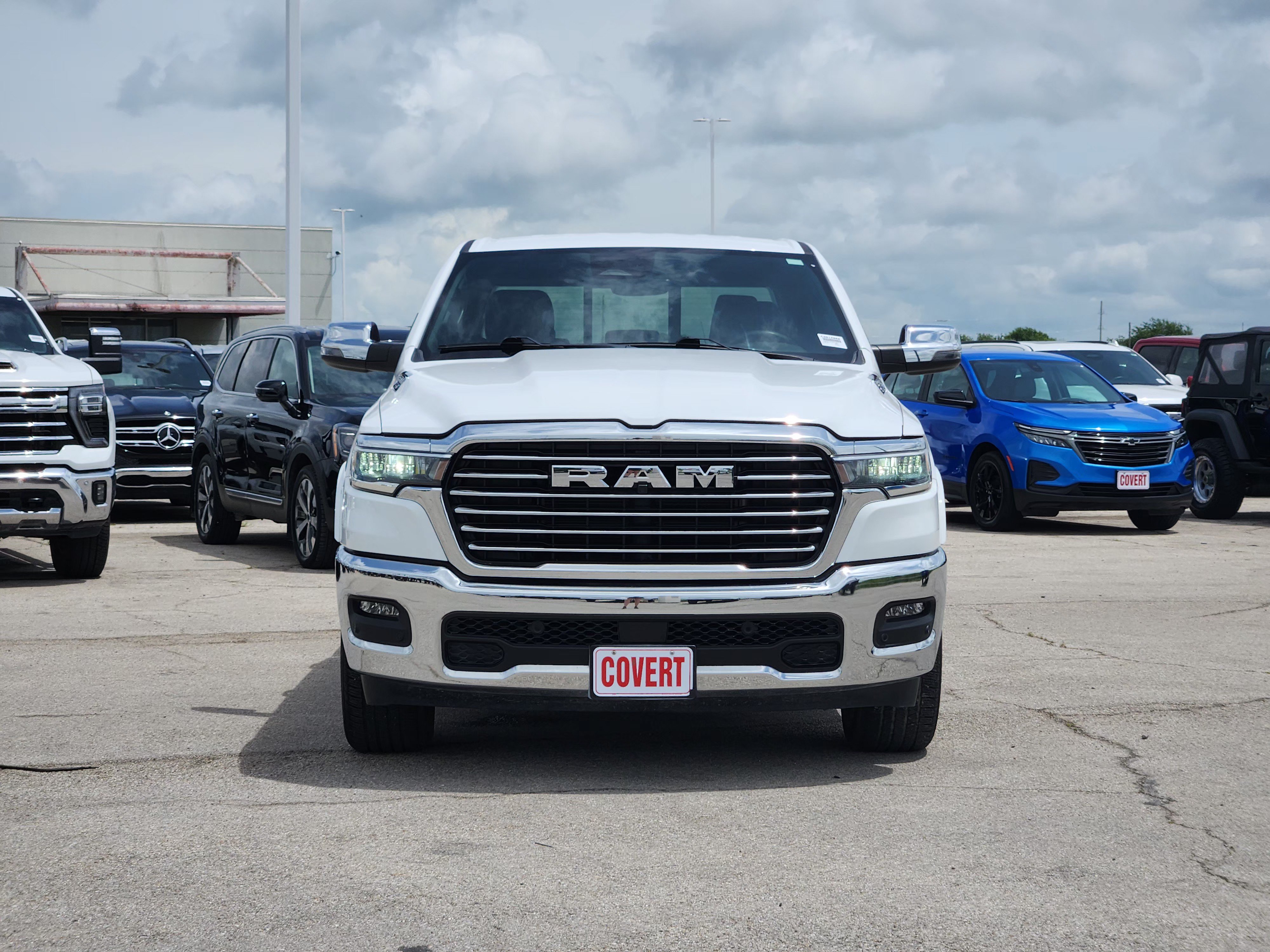 Used 2025 RAM 1500 Laramie AWD/4WD image 2