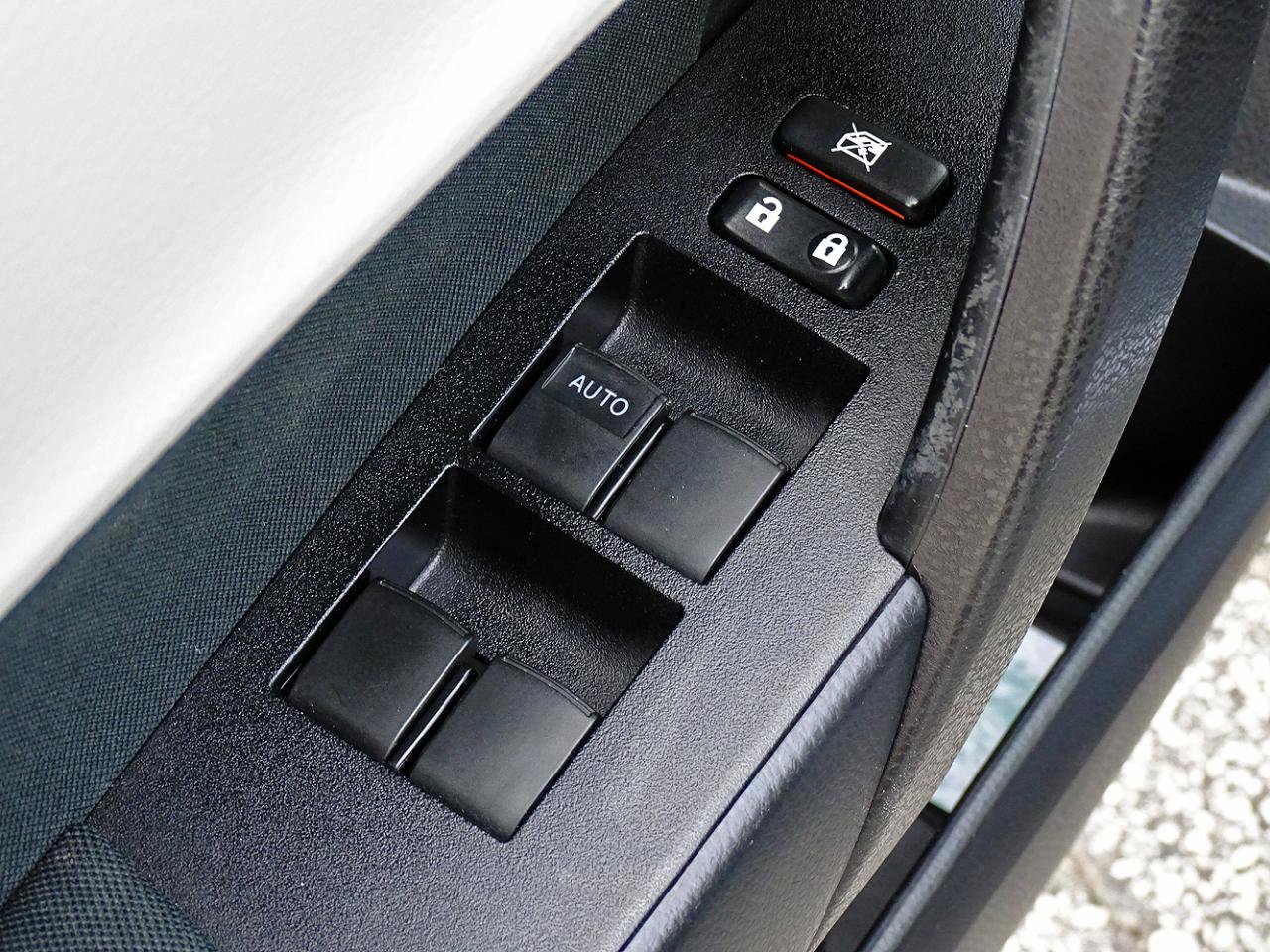 Used 2014 Toyota Corolla LE FWD image 27