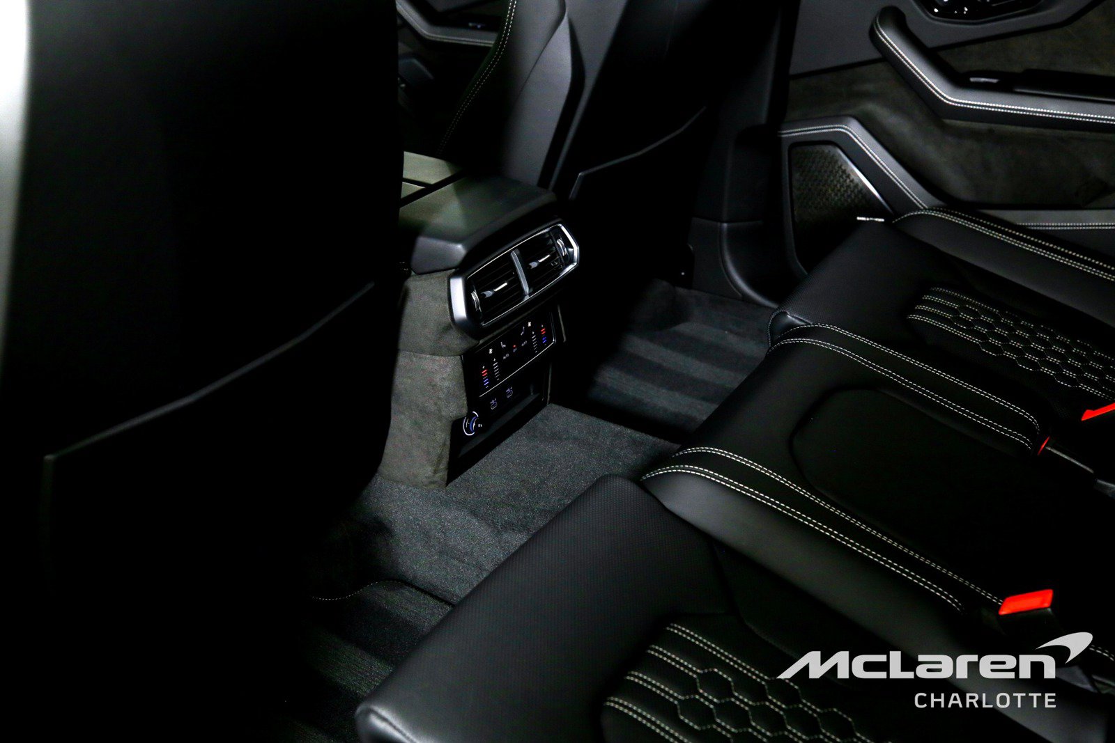 Used 2025 Lamborghini Urus SE AWD/4WD image 17