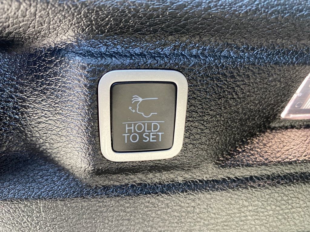 Certified 2024 Jeep Grand Cherokee L Altitude image 18