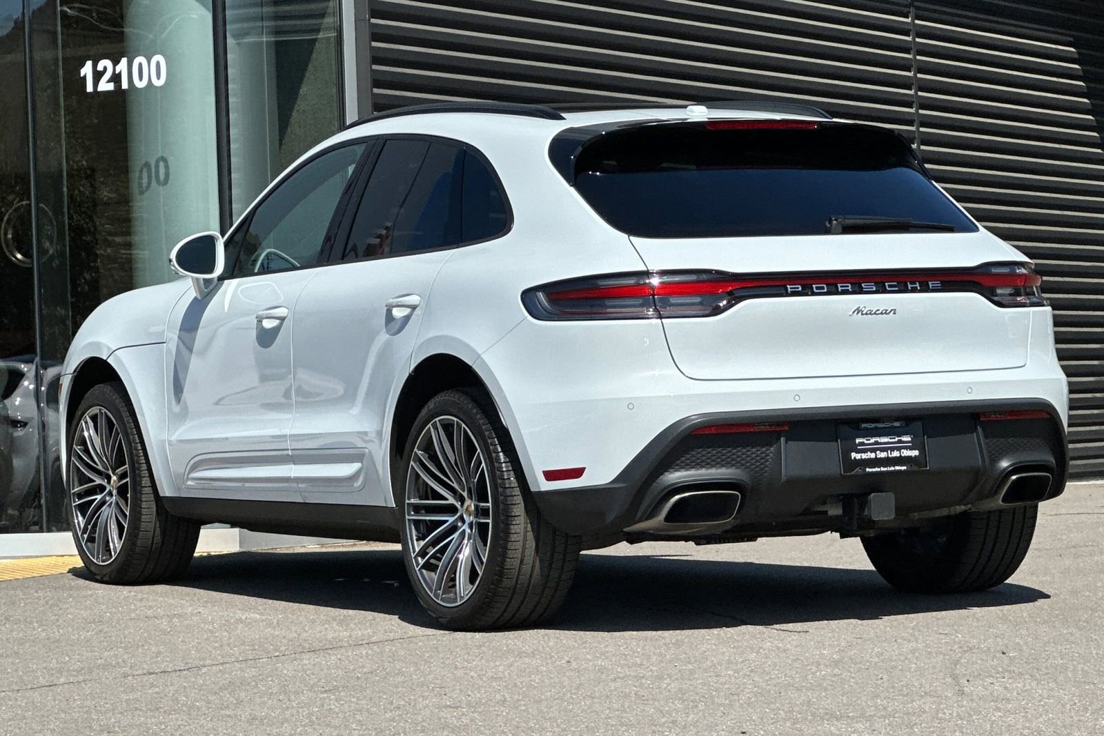 Used 2025 Porsche Macan image 3