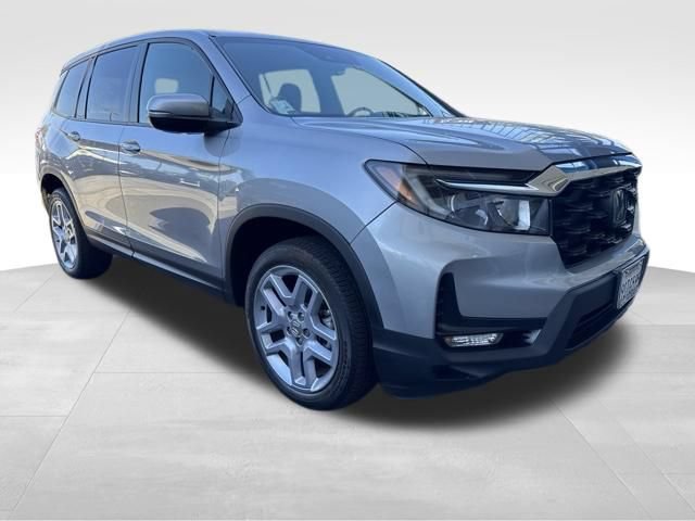 Used 2025 Honda Passport EX-L image 4