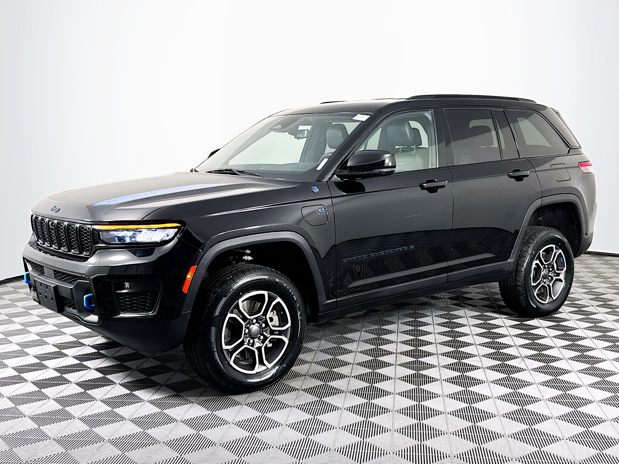Used 2023 Jeep Grand Cherokee Trailhawk w/ Luxury Tech Group III image 4