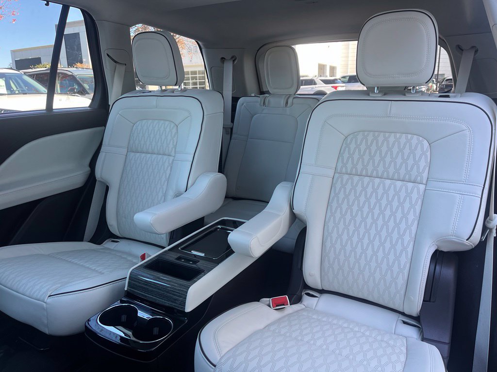 Certified 2022 Lincoln Aviator Black Label Grand Touring w/ Class IV Trailer Tow Package AWD/4WD image 14