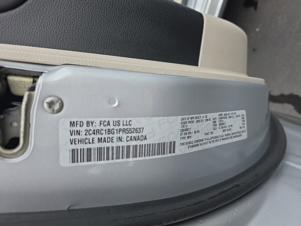 Used 2023 Chrysler Pacifica Touring-L FWD image 25