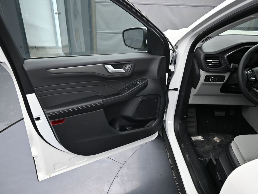 New 2025 Ford Escape SE FWD image 13