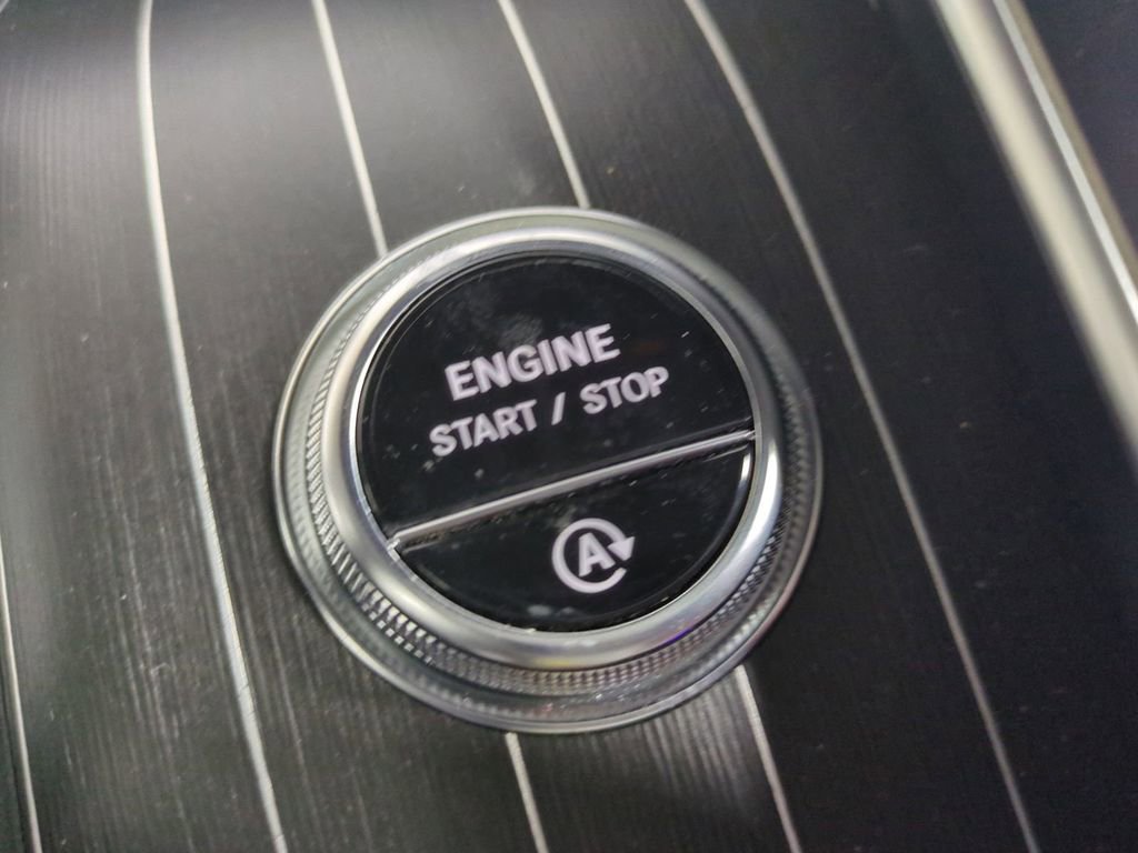 Used 2024 Mercedes-Benz GLC 300 4MATIC image 36