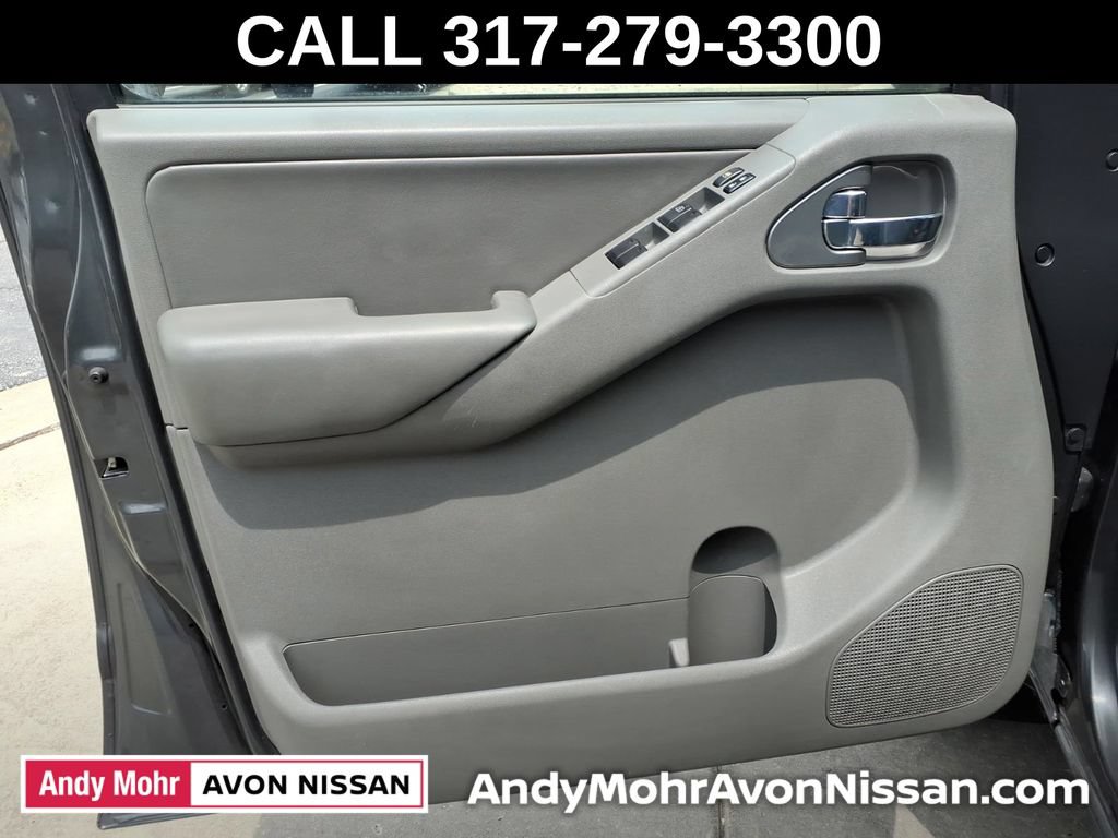 Used 2013 Nissan Frontier SL w/ Moonroof Pkg AWD/4WD image 13
