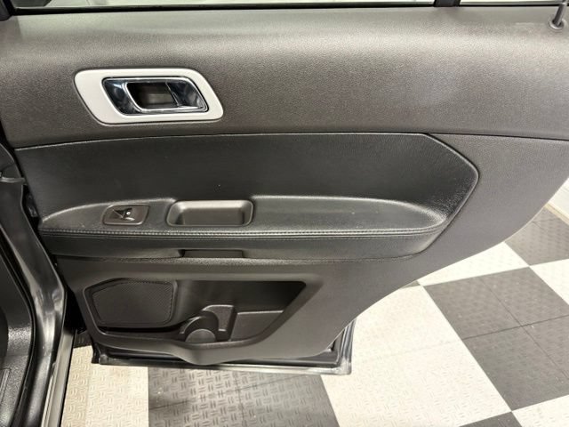 Used 2015 Ford Explorer Limited w/ Equipment Group 302A AWD/4WD image 31