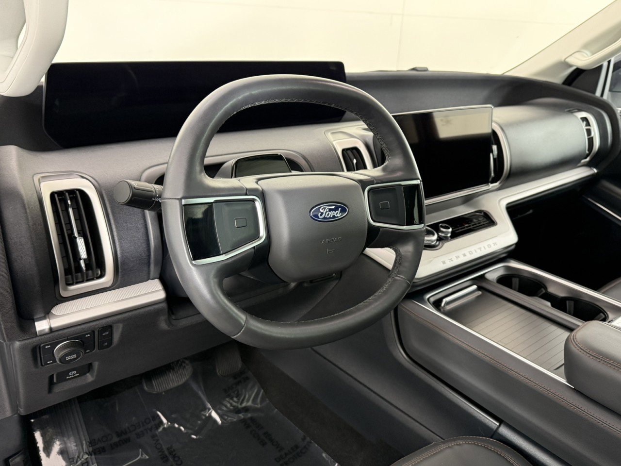 Used 2025 Ford Expedition Active AWD/4WD image 19