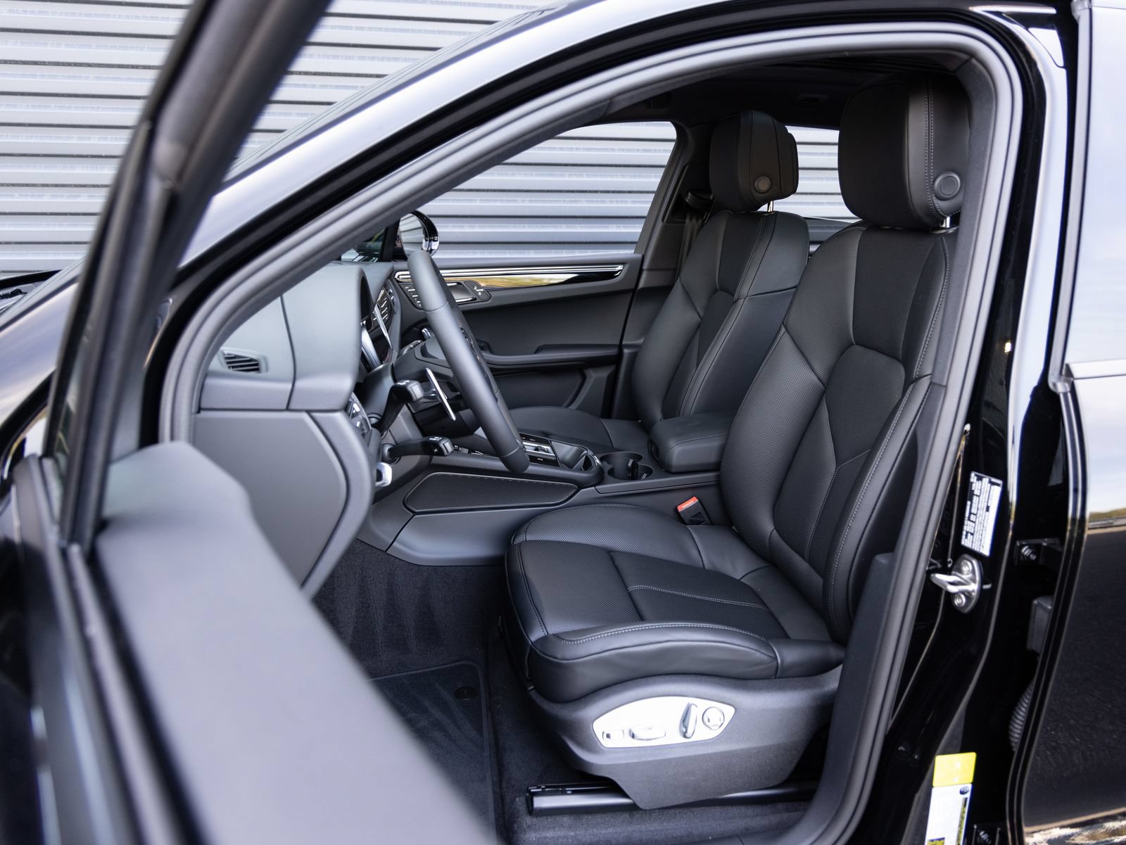 New 2026 Porsche Macan AWD/4WD image 5