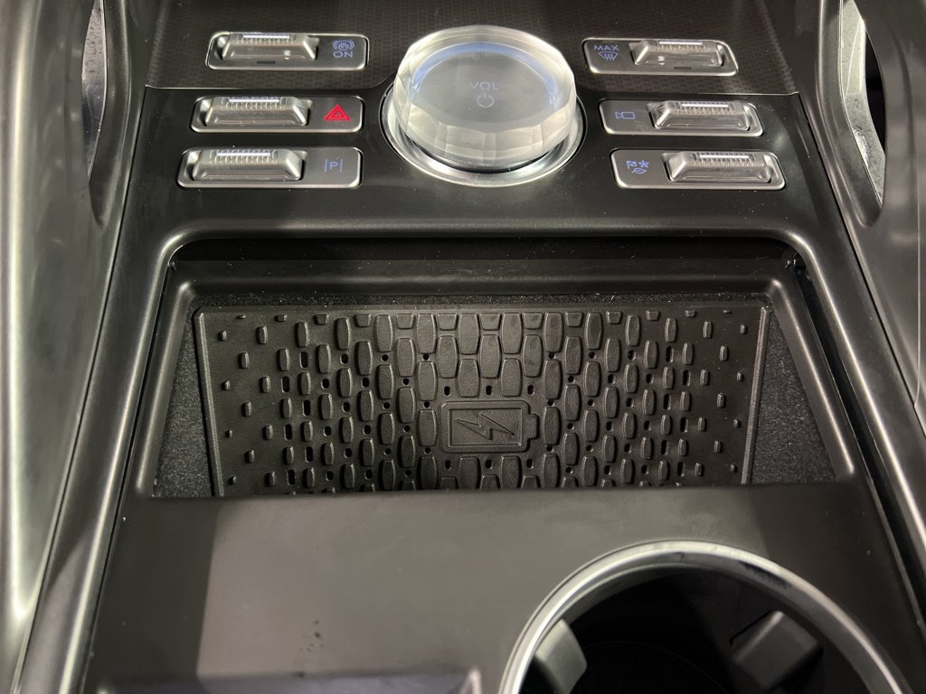 Used 2026 Lincoln Nautilus Premier AWD/4WD image 16