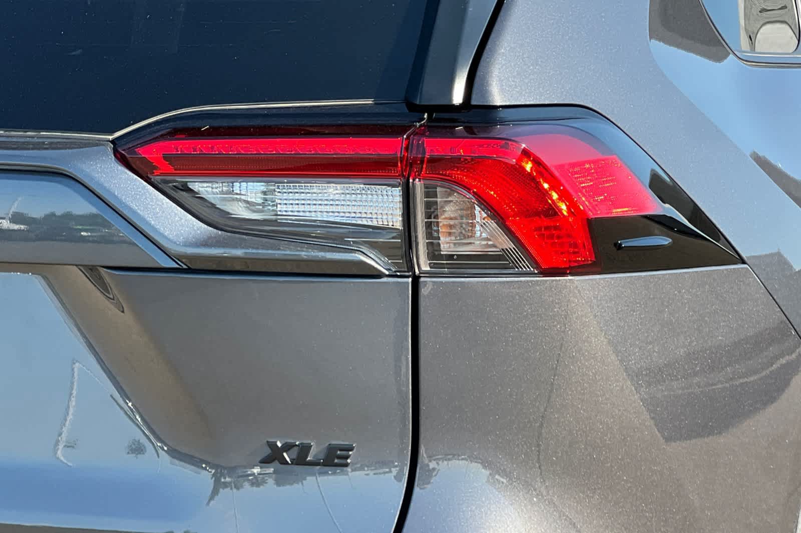Used 2025 Toyota RAV4 XLE FWD image 32