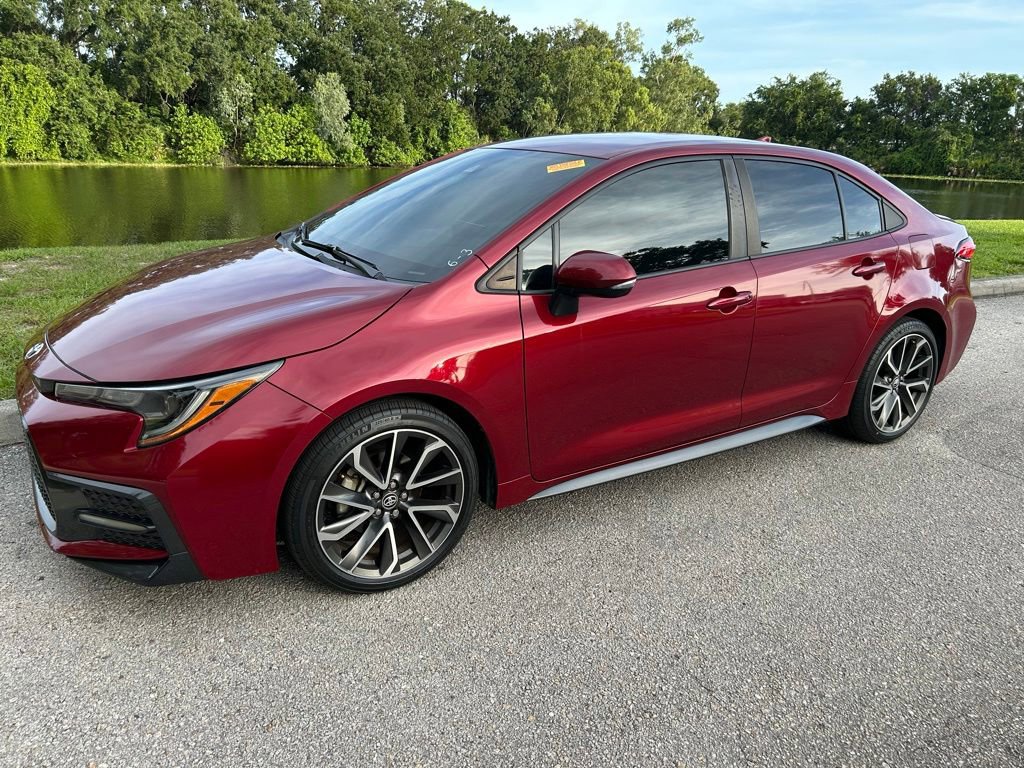 Used 2022 Toyota Corolla SE FWD image 2